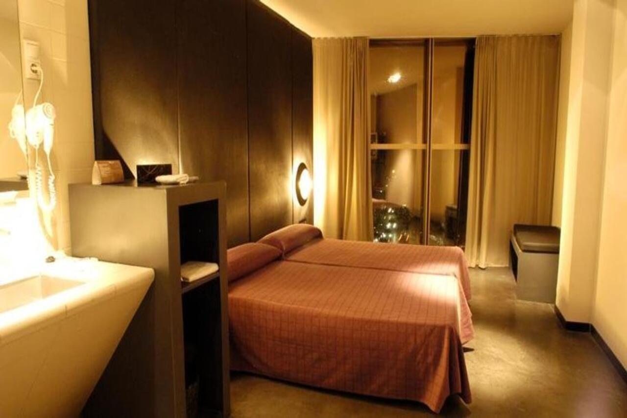 Hotel Ciutat Игуалада Экстерьер фото