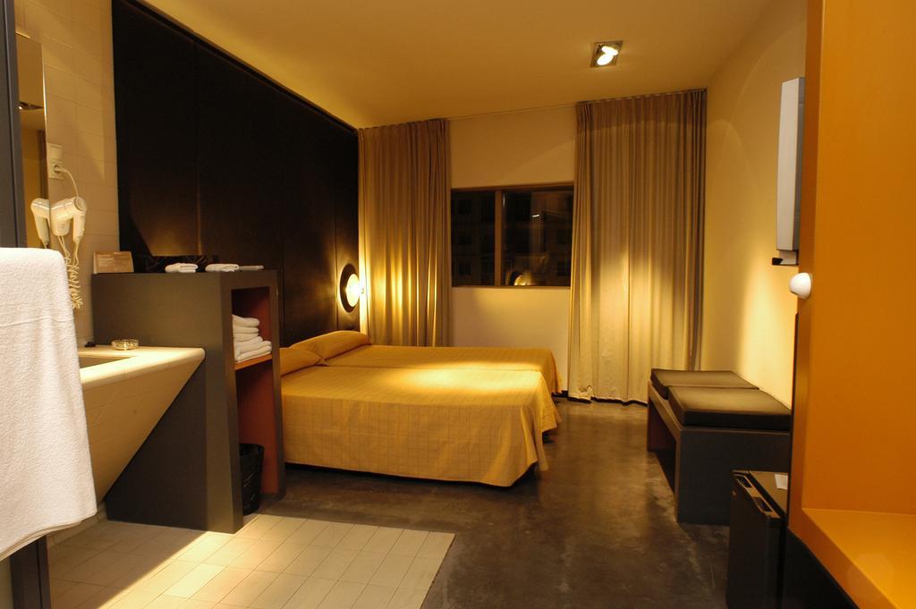 Hotel Ciutat Игуалада Экстерьер фото